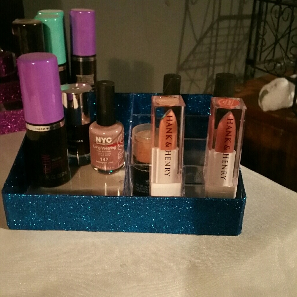 Make-up - Picture 4 of 4